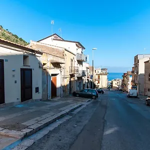 White , Castellammare del Golfo Italia