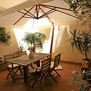 Grotte Flat , Roma Italia